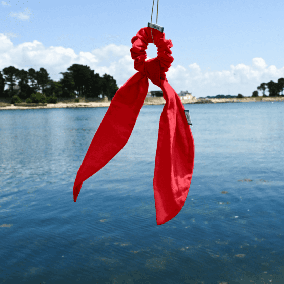 Short tail scrunchie red