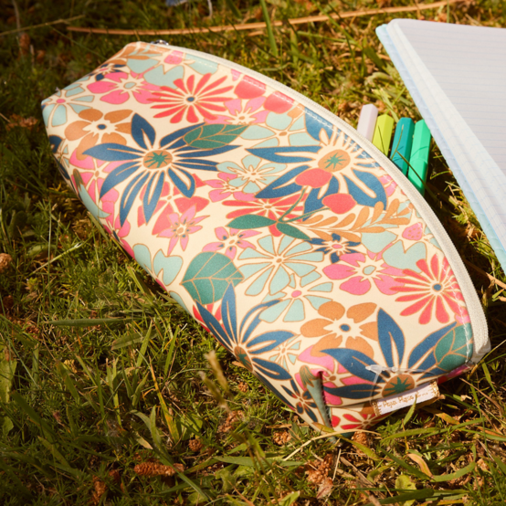 Pencil case cerise en fleur