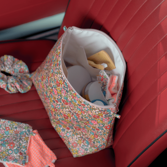 Cosmetic bag with flap mille et une fleurs