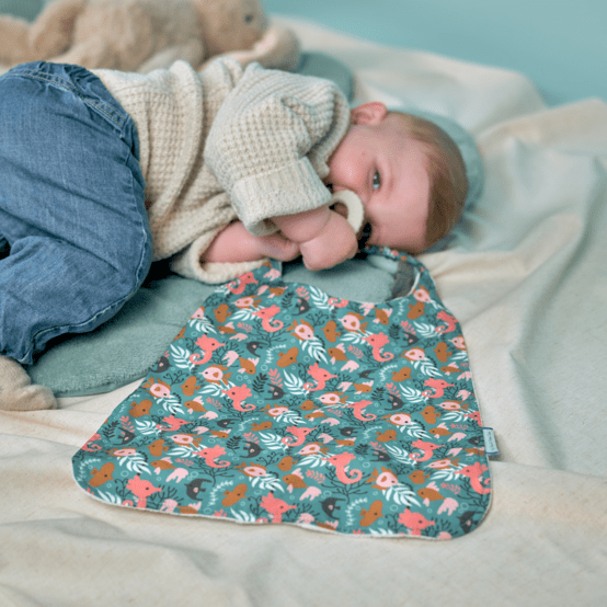 Elastic napkin child sous l'océan