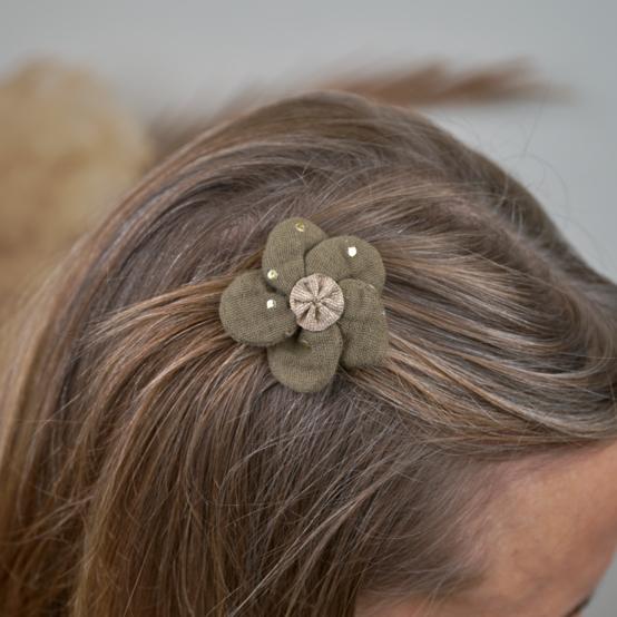 Mini Flower petal hair slide gaze pois or kaki