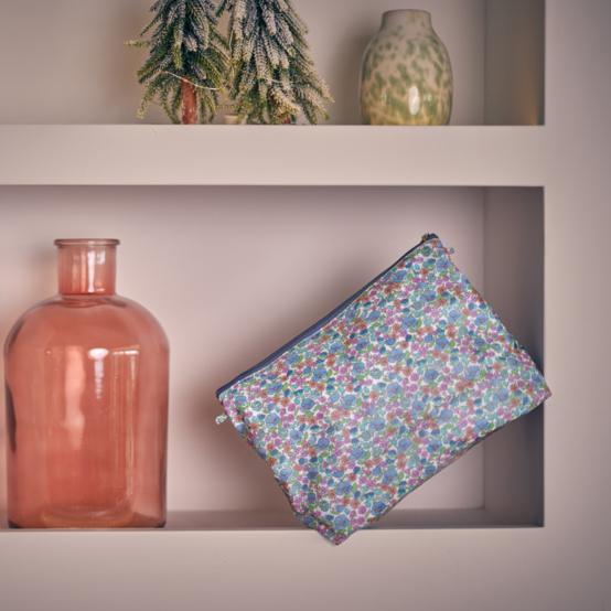 Cosmetic bag with flap pastel fleuri