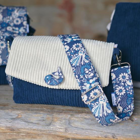 Narrow shoulder strap parade royale