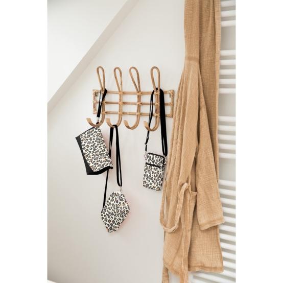 Flap of shoulder bag leopard