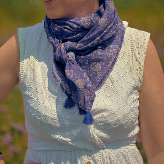 Pom pom scarf lavandula
