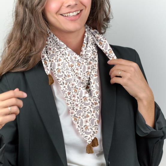 Small pom pom scarf rêve de jasmin