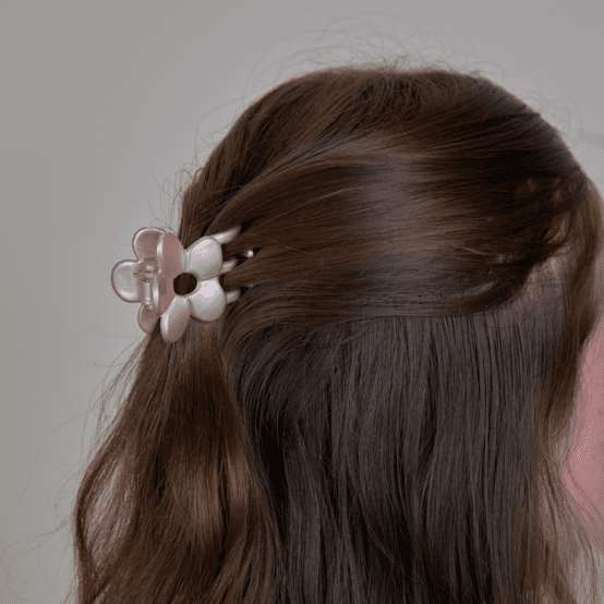Small Flower Hair Clip glossy beige
