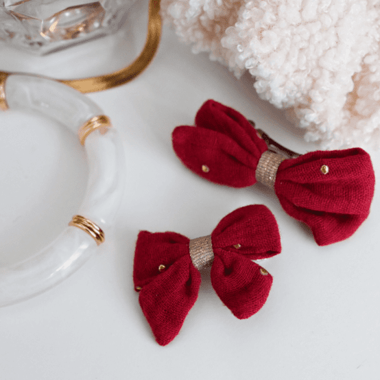 Mini bow tie clip gaze pois or grenat