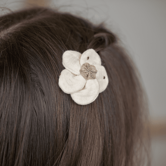 Mini Flower petal hair slide gaze pois or écru