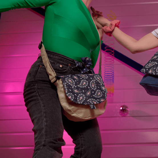 Flap of small shoulder bag bleudana