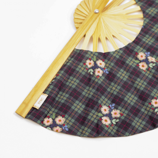 Hand-held fan tartan fleuri
