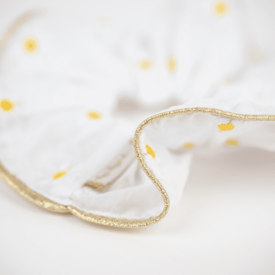 Large Piping Scrunchie white daisies