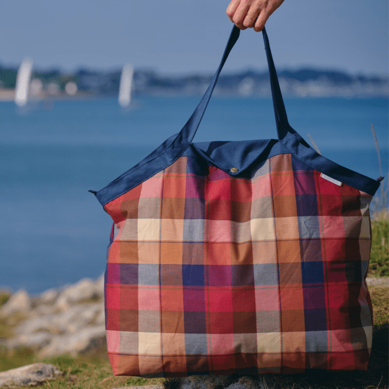 Tote bag with a zip ruby lurex tartan