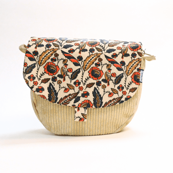 Flap of small shoulder bag plumes d'été