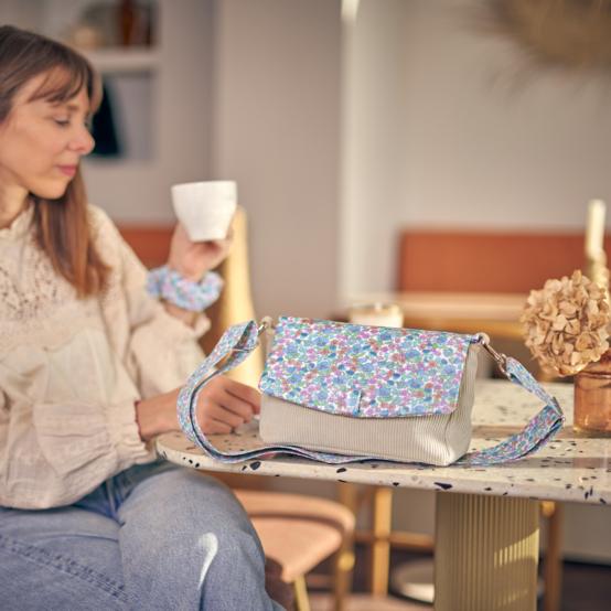 Flap of shoulder bag pastel fleuri