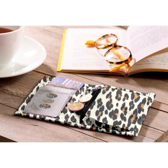 Compact wallet leopard