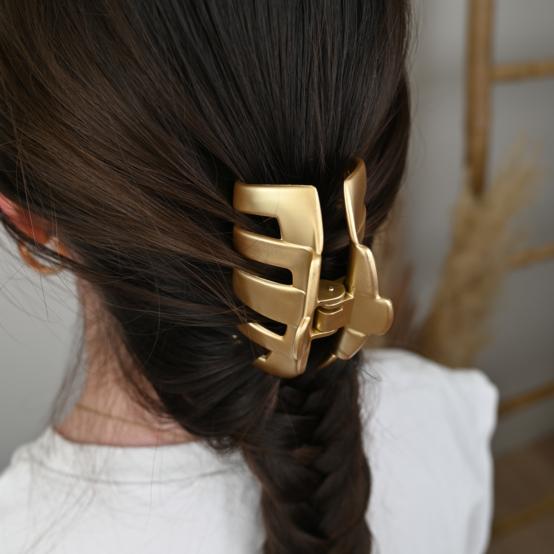 Large Rounded Hair Clip satin gold