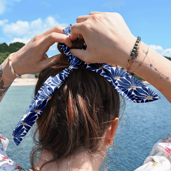 Short tail scrunchie soleil levant