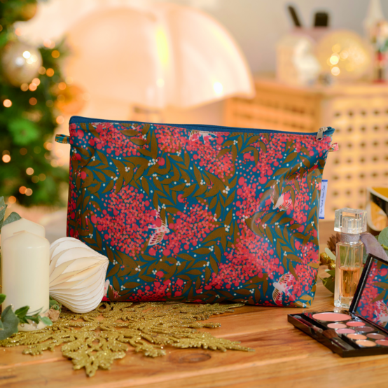 Cosmetic bag with flap ballet merveilleux