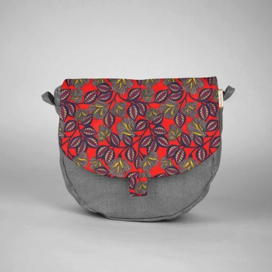 Flap of small shoulder bag calypso