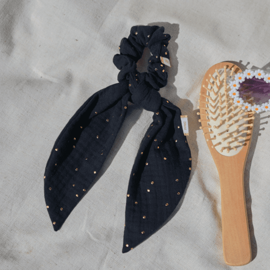 Short tail scrunchie gaze pois or noir