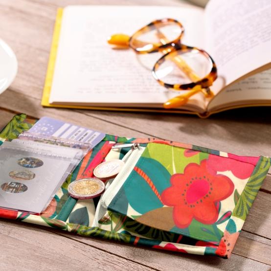Compact wallet fleurs des iles