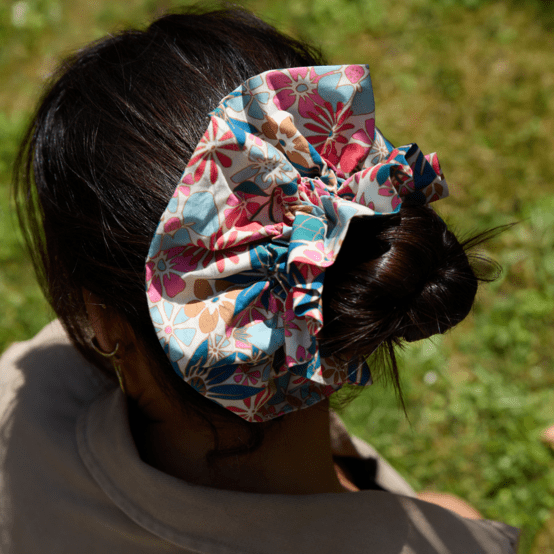 Maxi Double Scrunchie cerise en fleur