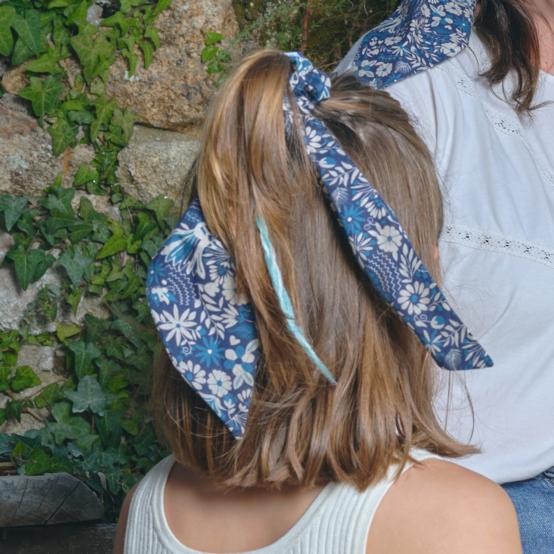 Short tail scrunchie parade royale