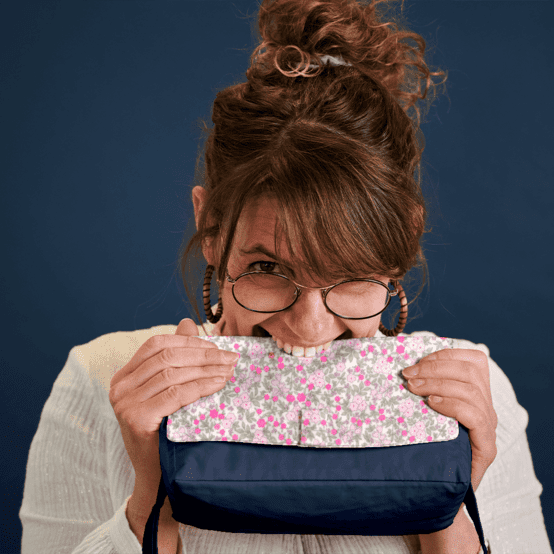 Flap of shoulder bag serenade fluo