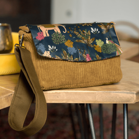 Flap of shoulder bag eden indien