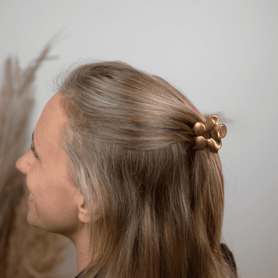 Small Flower Hair Clip lacquered gold