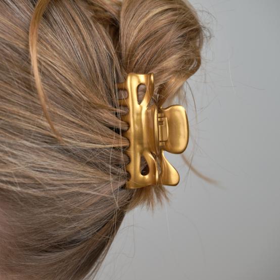 Small Classic Hair Clip lacquered gold