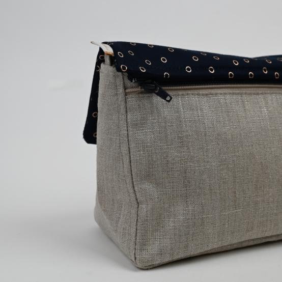 Base of shoulder bag silver linen