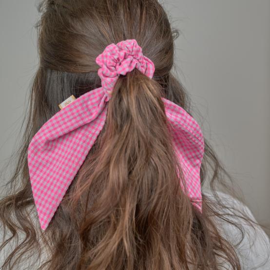 Short tail scrunchie neon pink gingham