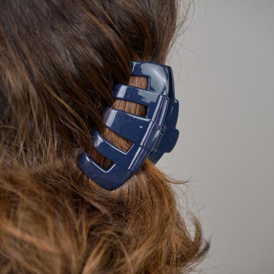 Large Rounded Hair Clip lacquered navy