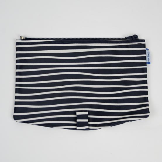 Flap of shoulder bag striped  ivory navy