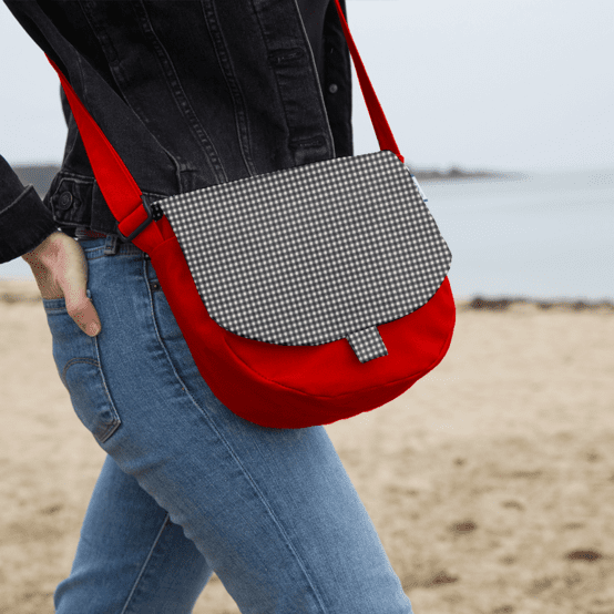 Flap of small shoulder bag vichy noir