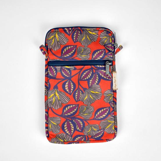 Quilted phone pocket calypso