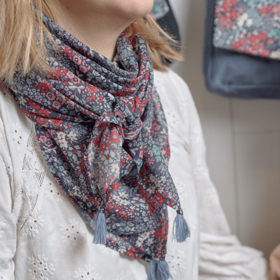 Pom pom scarf jardin d'aurore