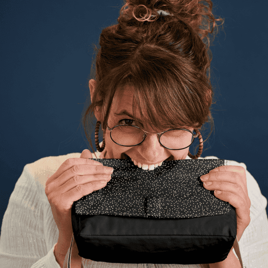 Flap of shoulder bag glitter black