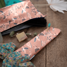 Cosmetic bag with flap oiseau bandana