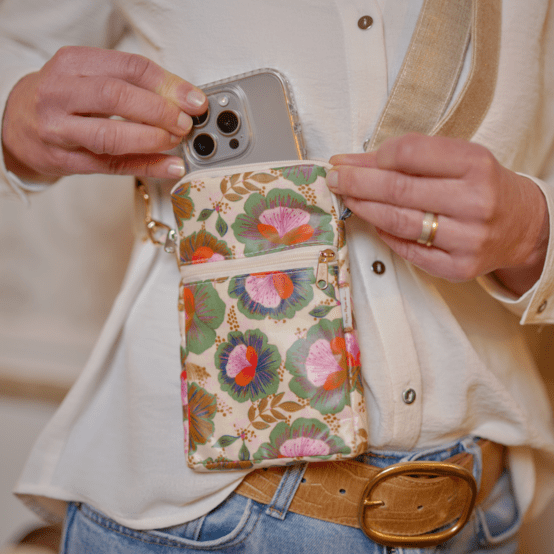 Quilted phone pocket fleur de thé