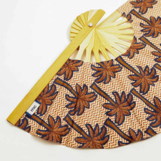 Hand-held fan palmeraie