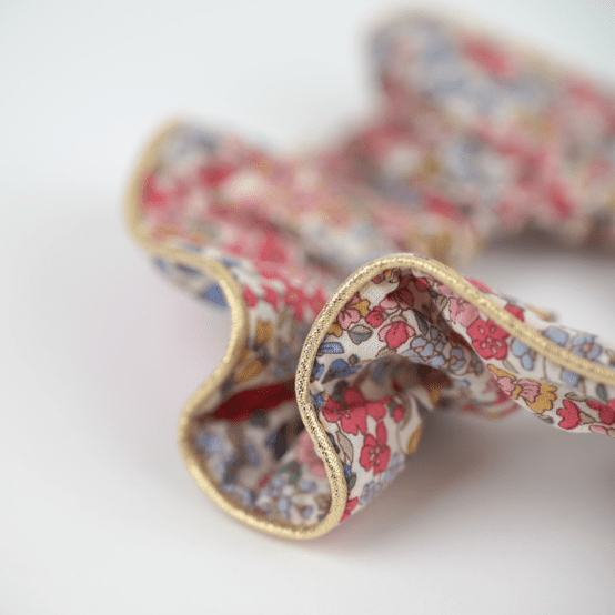 Large Piping Scrunchie porcelaine rosée