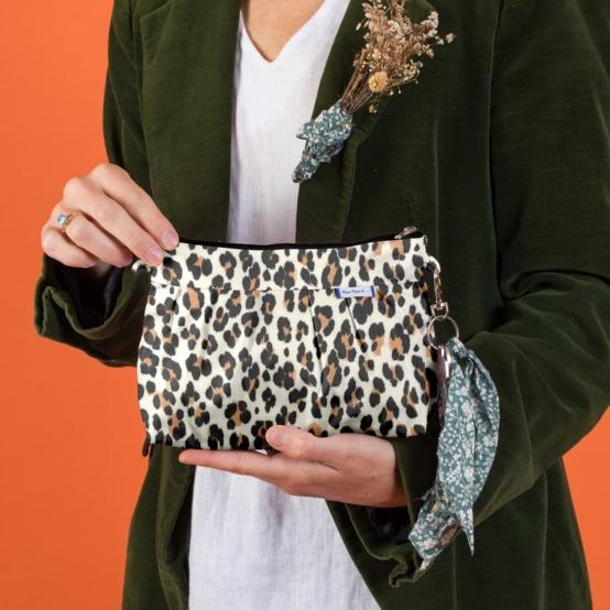 Pleated clutch bag leopard