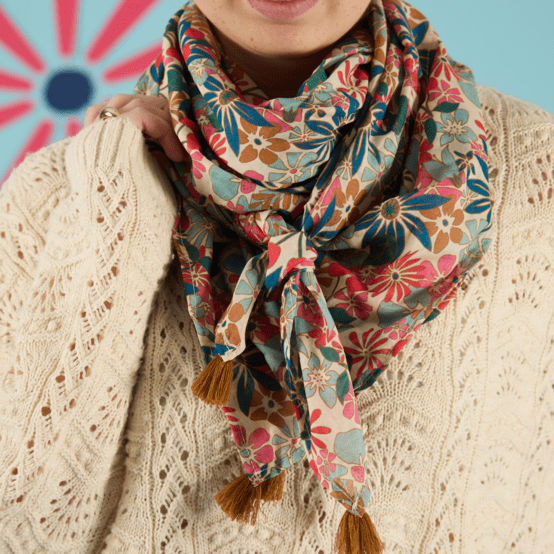Pom pom scarf cerise en fleur