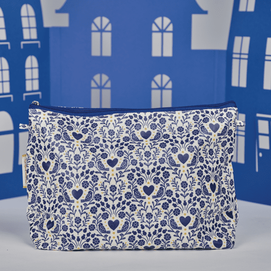 Cosmetic bag with flap scandinavia bleu