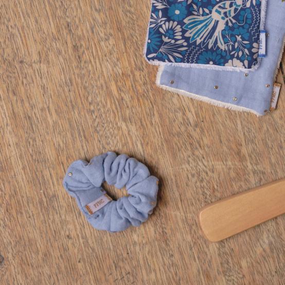 Small scrunchie gaze pois or bleu baltique