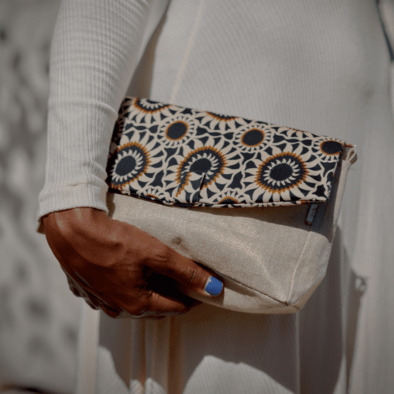 Flap of shoulder bag attrape soleil