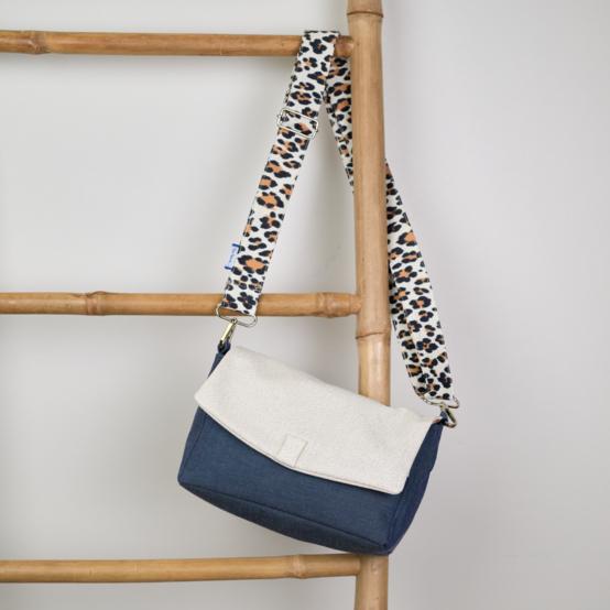 Flap of shoulder bag beige pailleté